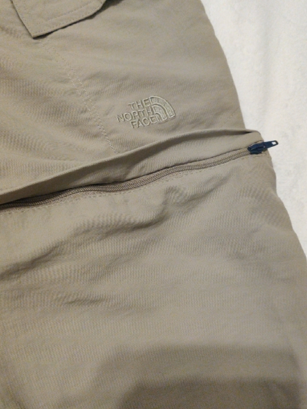 The North Face Embroidered Logo Jacket in Light Beige - Picture 8 of 16